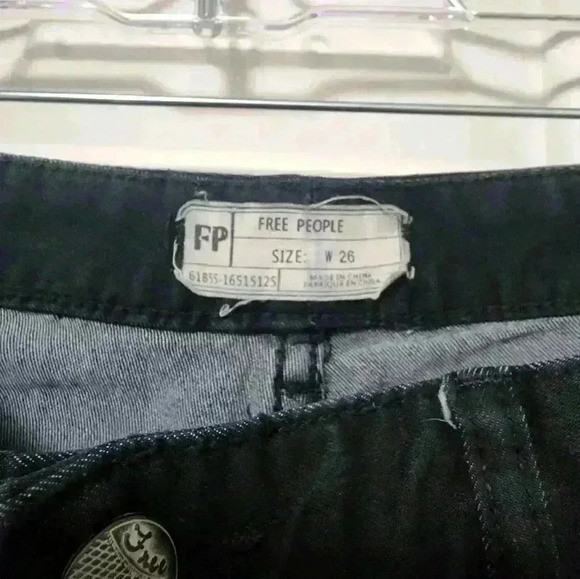 Free People Distressed Black Skinny Jeans Size 26 - Picture 2 of 5